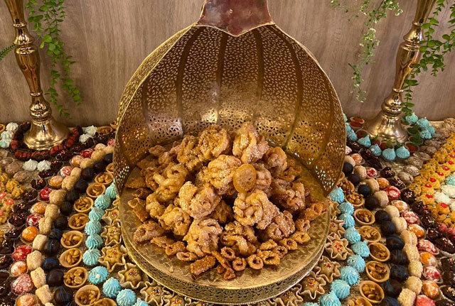 ����� ���